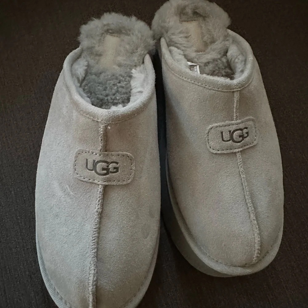 UGG Women's Light Gray Suede Shearling Clog Mules - Picture 1 of 2